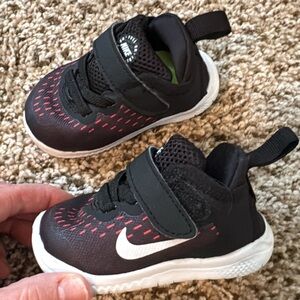 Nike 3c toddler/baby shoes EUC